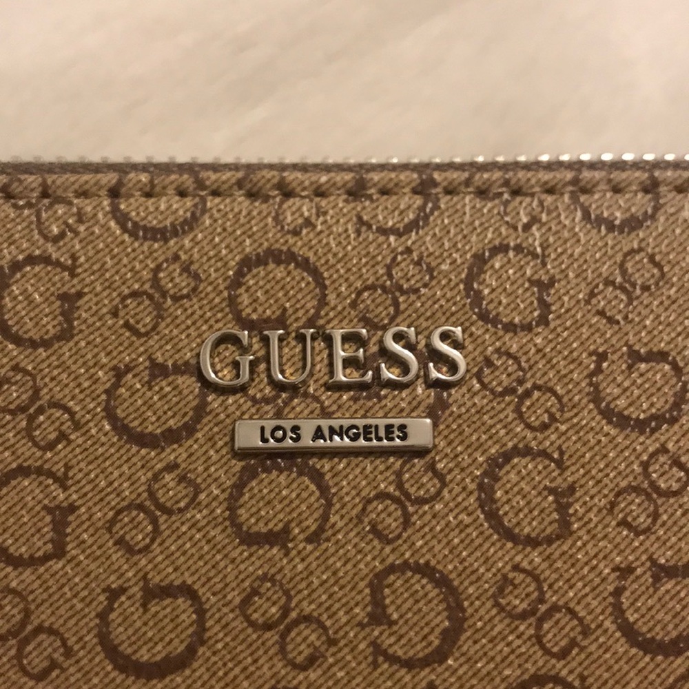 Guess Clutch